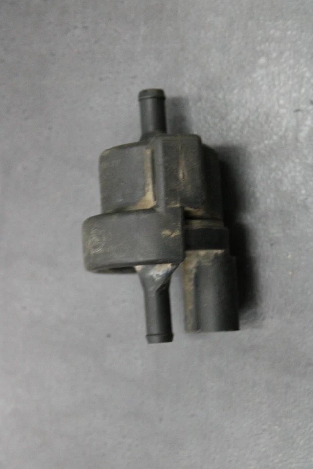 Válvula de vacío 077133459 Audi S8 A8 4E D3 válvula solenoide válvula de control Foto 2 de 4