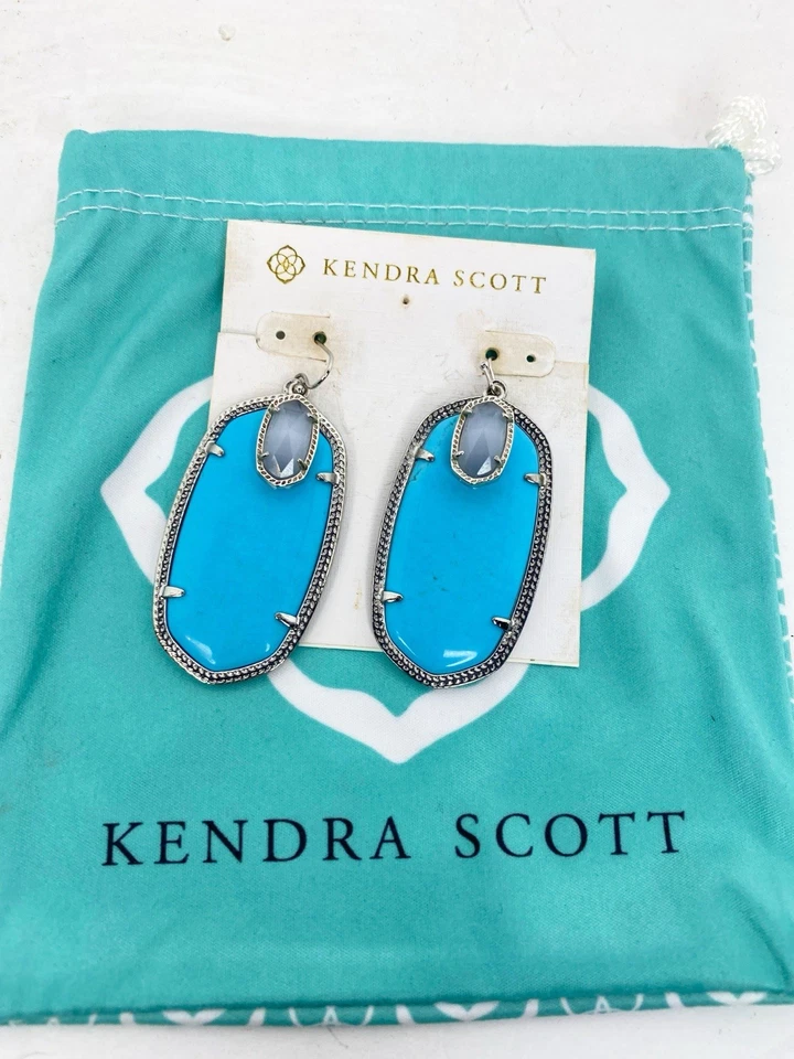 Pendientes personalizados de tono plateado Kendra Scott Turquesa Danielle  Foto 3 de 4