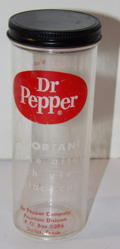 VTG 1960s DR PEPPER GRADUATED PLASTIC VIAL WITH LID! DALLAS,TX FOUNTAIN DIVISION