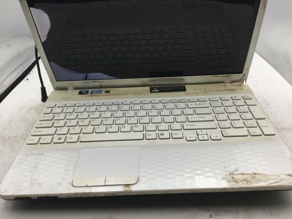 SONY VAIO PCG 71913L - FOR PARTS - INTEL I3 2ND GEN - BAD LCD - 15" -READ-BB - Image 3 of 4