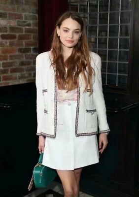CHANEL ホワイト ファブリックジャケット 36 $7K+ Chanel White Wool Tweed CC Logo 4 Pocket Front Fantasy Jacket