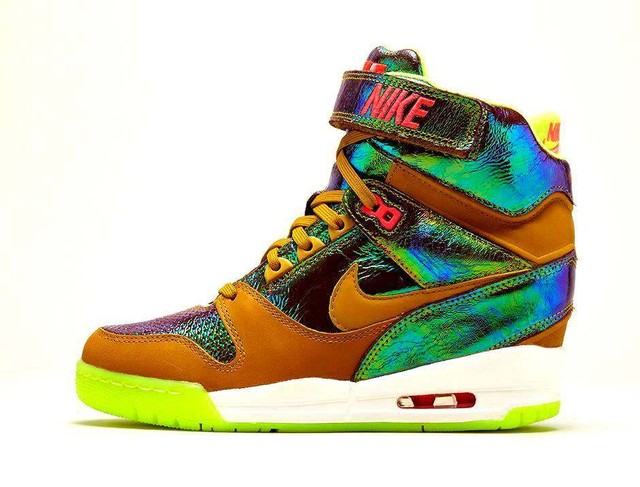 Size 9.5 - Nike Air Revolution Sky High 
