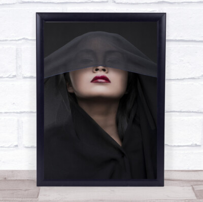 Ihre roten Lippen Nase Nasenlöcher Augen Augenbrauen Schleier schwarz Wandkunstdruck