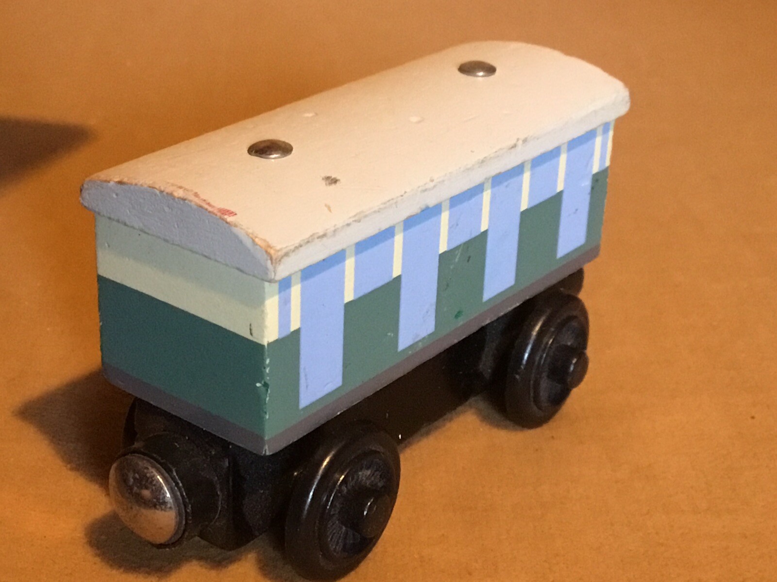thomas the tank engine passenger cars