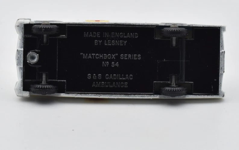 Matchbox Regular Wheels #54 S&S Cadillac Ambulance bianco. Decalcomania.... - Immagine 4 di 4