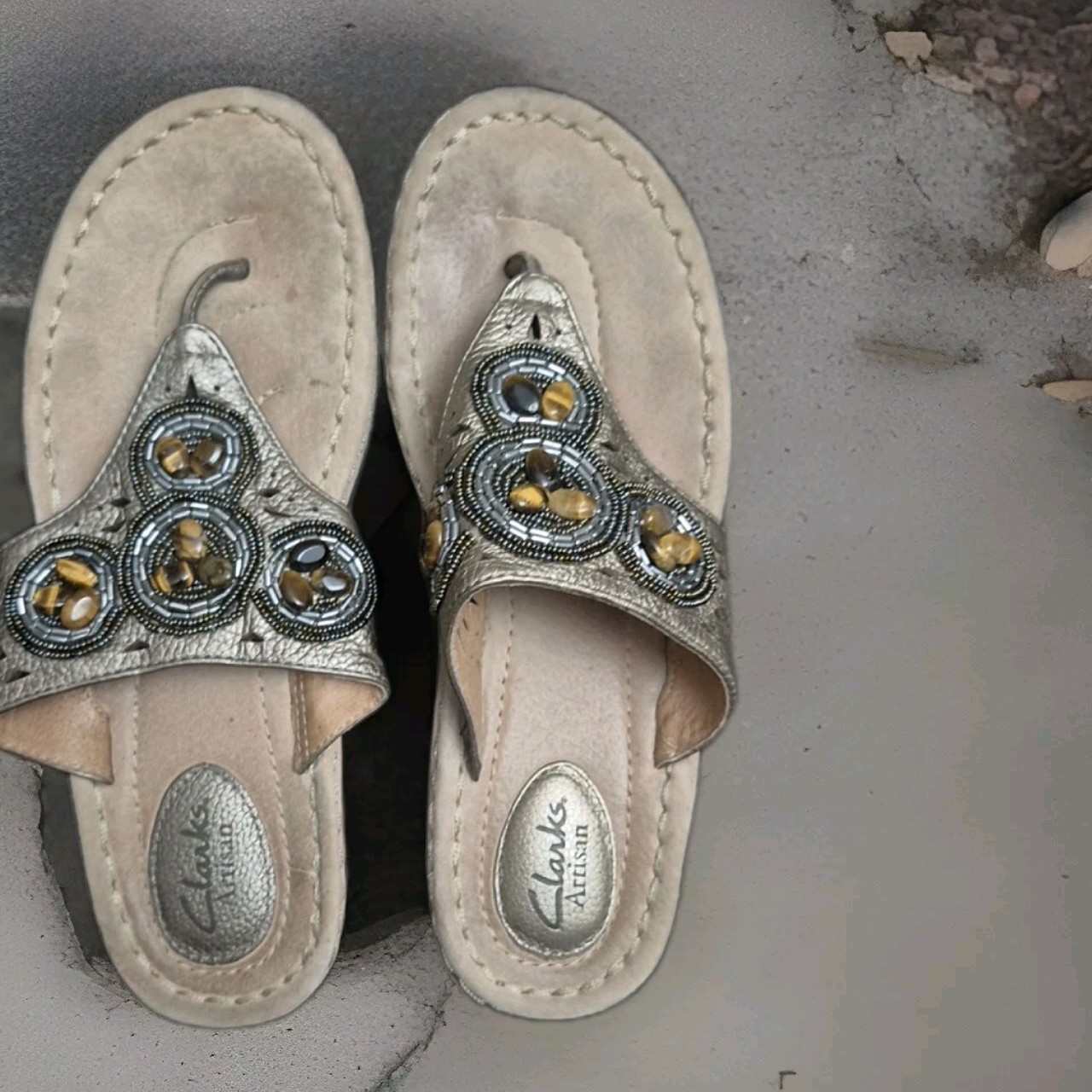 APL Sandali donna Clarks Artisan Thong taglia 7 5M con perline marrone beige