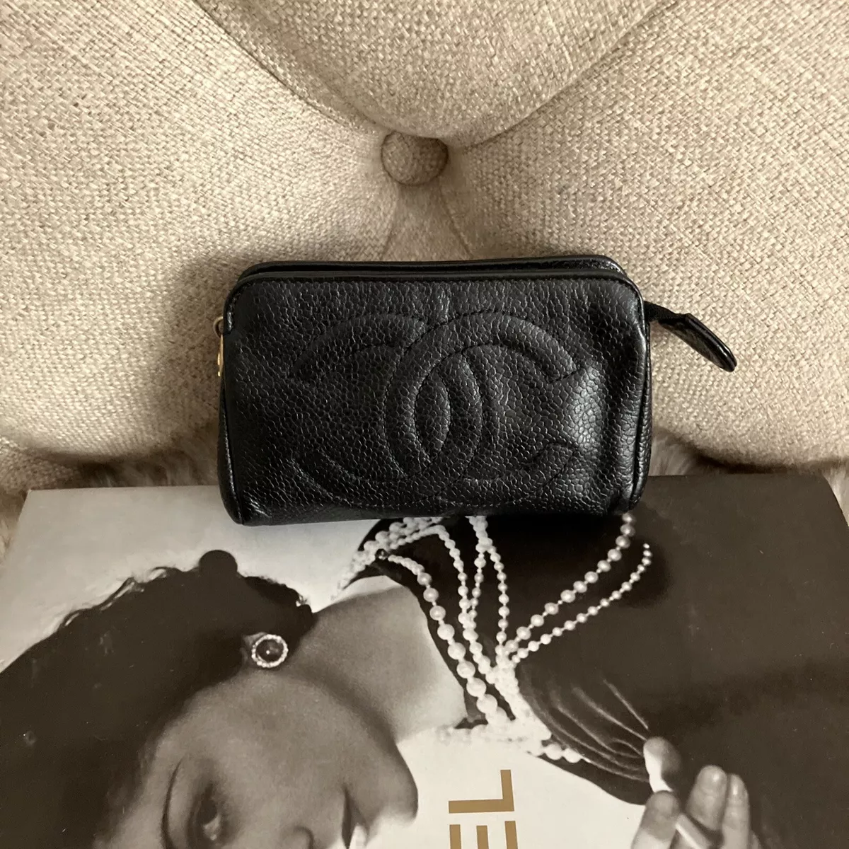 Chanel Pre-owned 1996 Diamond-Quilted Cosmetic Bag - Black