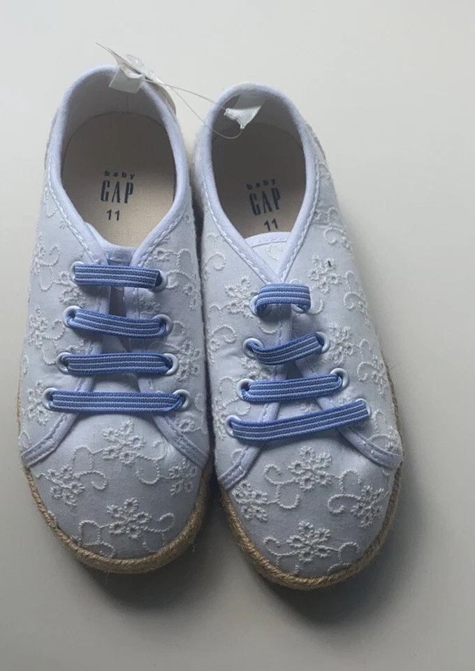 Alpargatas sin cordones con ojales blancos Baby Gap para niñas talla 11 nuevas con etiquetas $45 Primavera Verano Foto 2 de 4