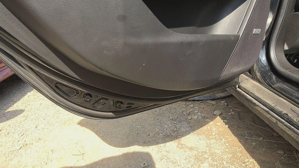 17 CADILLAC CT6 Rear Door Base Driver Left black Raven gbascratches — 第 3/3 张图片