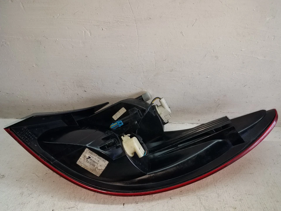 Conjunto de luz trasera izquierda Saturn SL1 2001-2002 2 puertas (M172) Foto 4 de 4