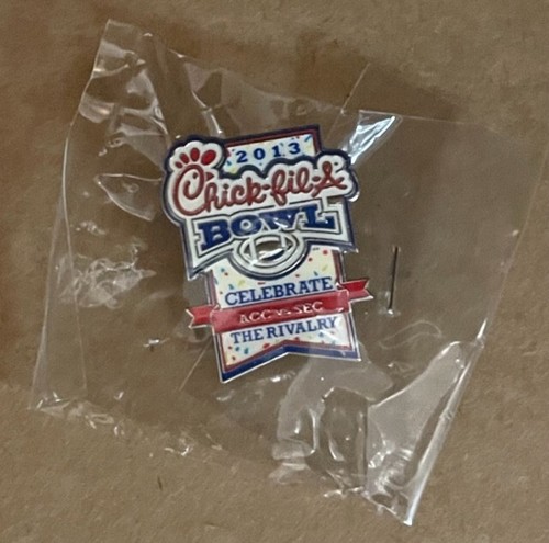 2011, 2012 & 2013 CHICK-FIL-A BOWL (3) Gedenk-Pins für Hüte/Shirts *NEU - Bild 3 von 4