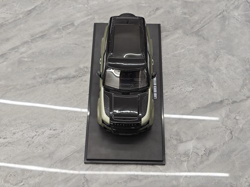 Miniature GT Spirit 1:18 Land Rover Defender ROVER P400 Limited Resin Car Model - Picture 2 of 18