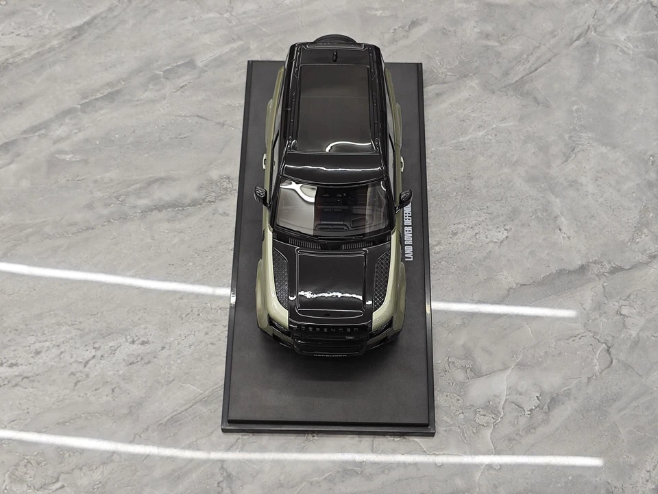Miniature GT Spirit 1:18 Land Rover Defender ROVER P400 Limited Resin Car Model - Image 2 of 4