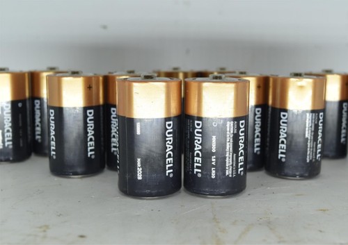 11 D Batteries Duracell Exp March 2028 Battery New Open Box - Picture 8 of 8