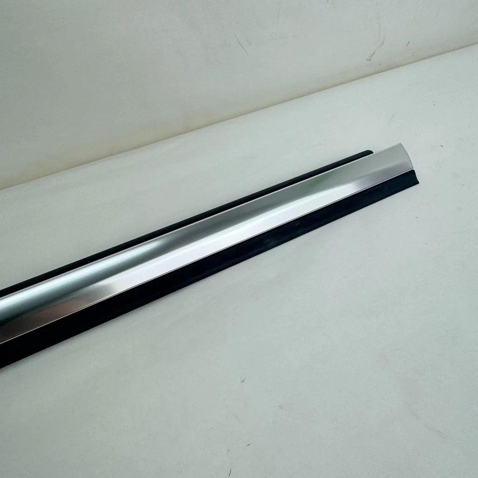 Moldura de cinturón panel cuarto trasero izquierdo Volkswagen Eos 2007-2016 OEM 1Q0853299P1HH Foto 4 de 4