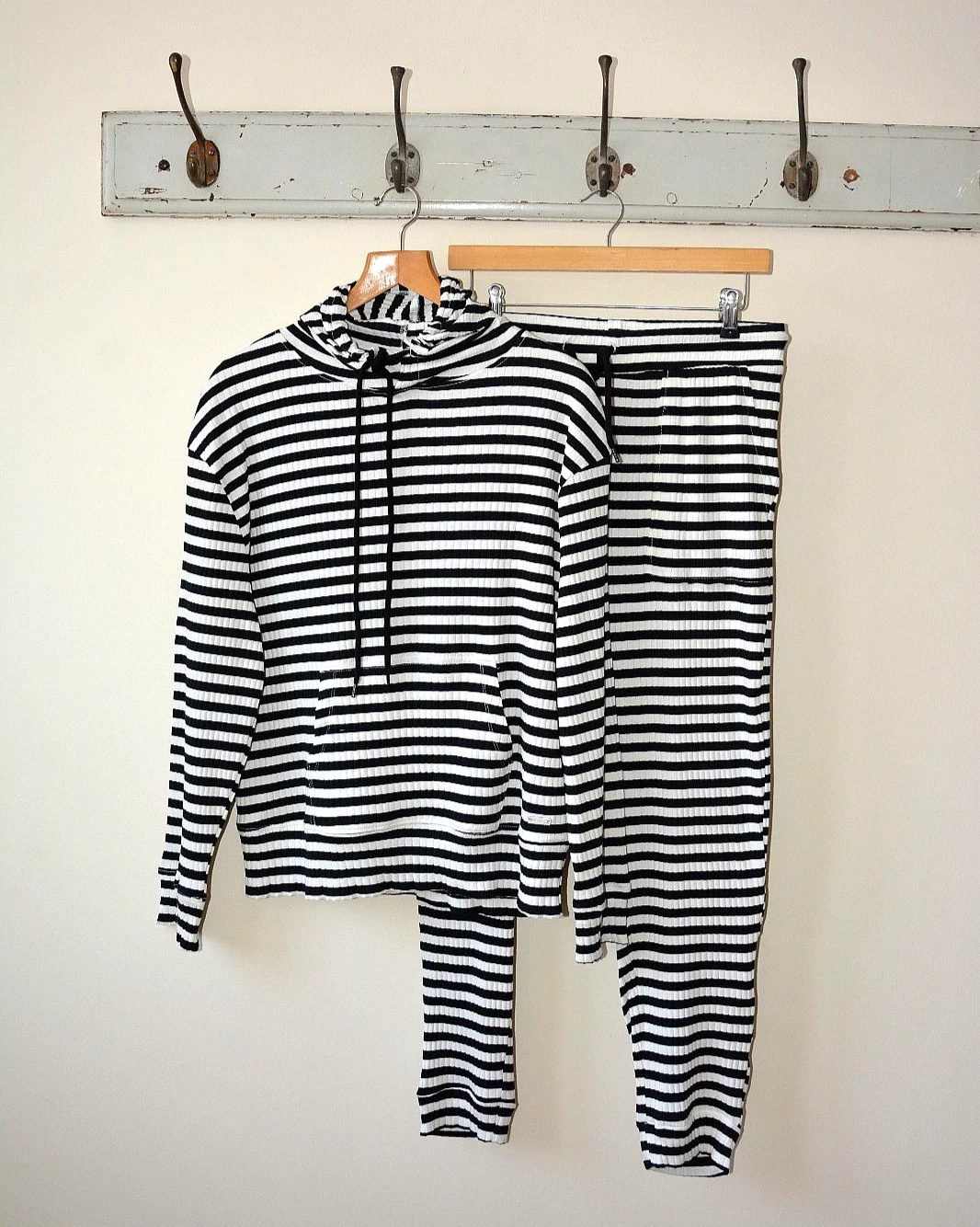 OFF WHITE EX F&F OFF WHITE & BLACK RIGHE A COSTINE FELPA CON CAPPUCCIO + SET TUTA JOGGER TAGLIA S L XL