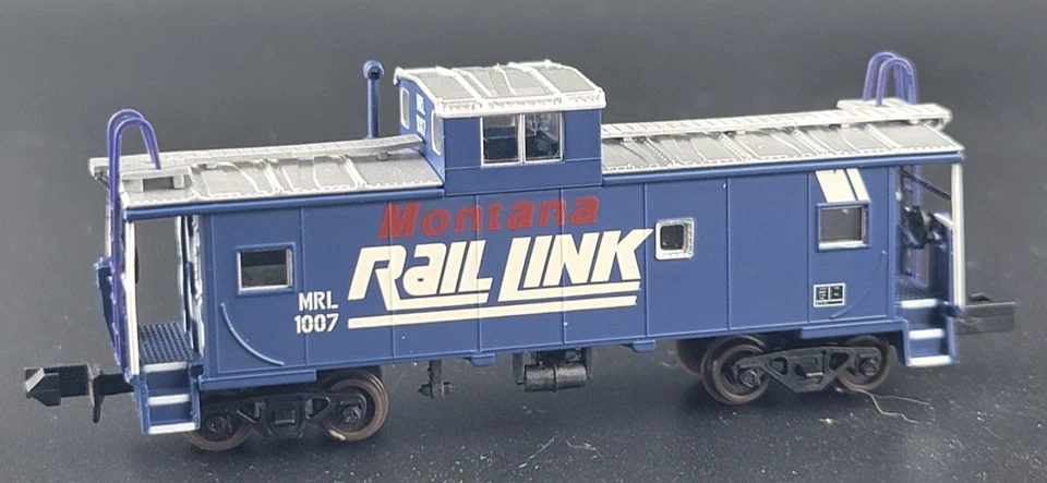 N Scale - Atlas - Montana Rail Link - Extended Vision EV Caboose - #MTL 1007 - Image 2 of 3