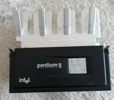 Intel Pentium II SL2U3 Processor w/ MMX Technology 350 mHZ w heatsink AS SHOWN 