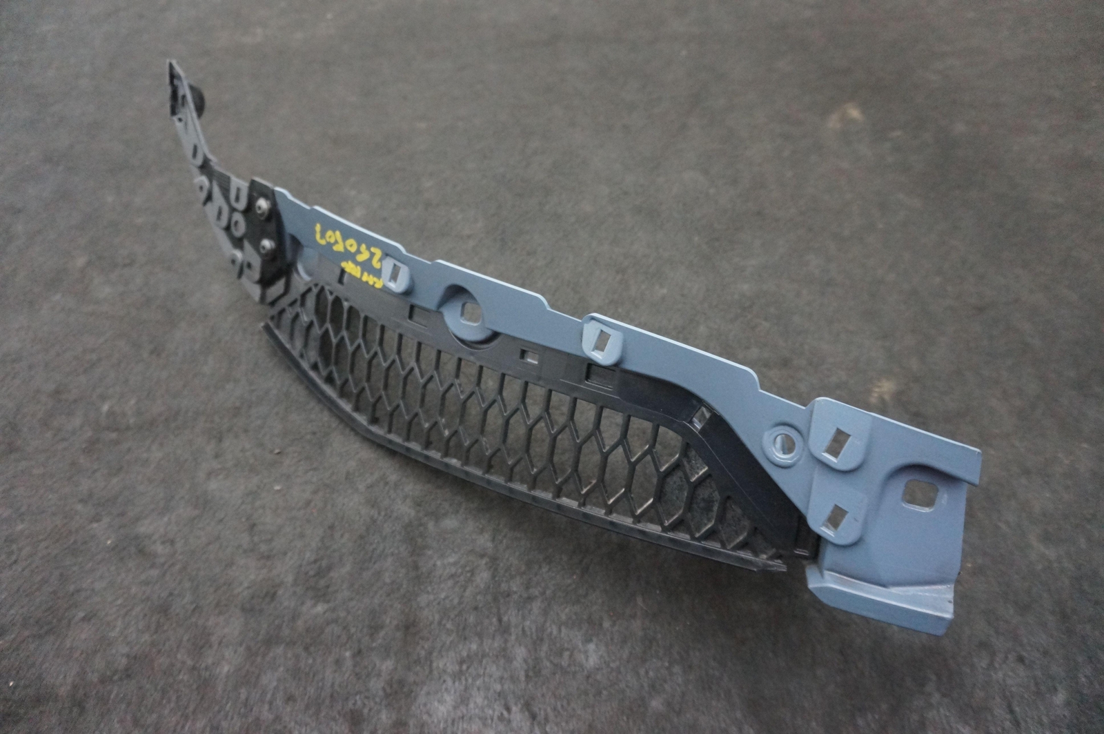 Front Right Side Carrier Mount Bracket Panel OEM 4S8853720 Audi R8 4S 2023 *Note