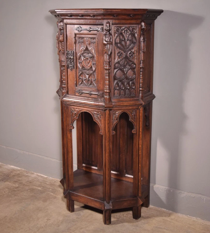 Gabinete/consola/aparador vintage de renacimiento gótico francés, madera de roble altamente tallada Foto 3 de 4