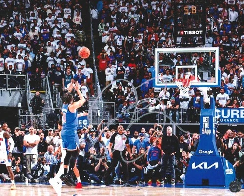 Jalen Brunson Autographed New York Knicks 8x10 Photo with COA/Matching Hologram