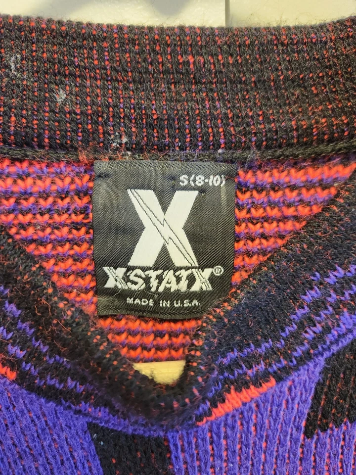 Suéter De Colección Años 80 XSTATX Juvenil Cuello Redondo Geométrico Multicolor Púrpura Negro Naranja Foto 2 de 4