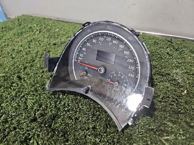 2007 Volkswagen New Beetle Instrument Clusters - Image 3 of 4