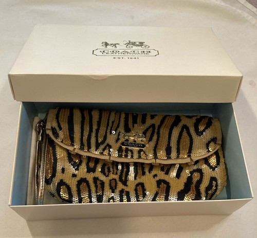 Coach Limited Edition Gold Sequin Animal Print Large Amanda Wristlet Used Once - Picture 5 of 17