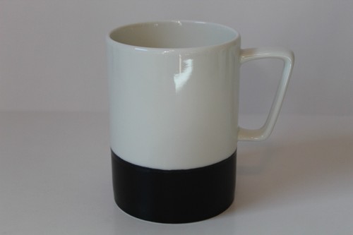 Starbucks 2013 Black & White 16 oz Ceramic Coffee Mug