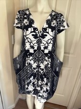 CITY CHIC Women’s zip dress Black & white geometric plus Size Small 