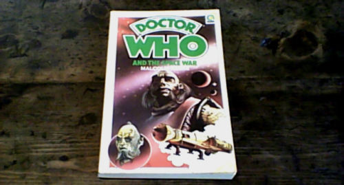 DOCTOR WHO AND THE SPACE WAR Malcolm Hulke 1st Target Books UK PB 1976 - Picture 1 of 1