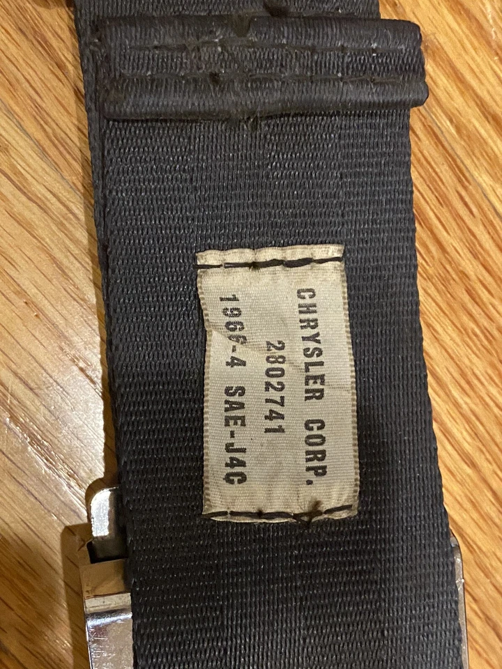 1966 DODGE CHARGER PAIR SEAT BELTS 2802741 1966-4 SAE-J4C - MARKED CHRYSLER CORP Foto 2 de 4