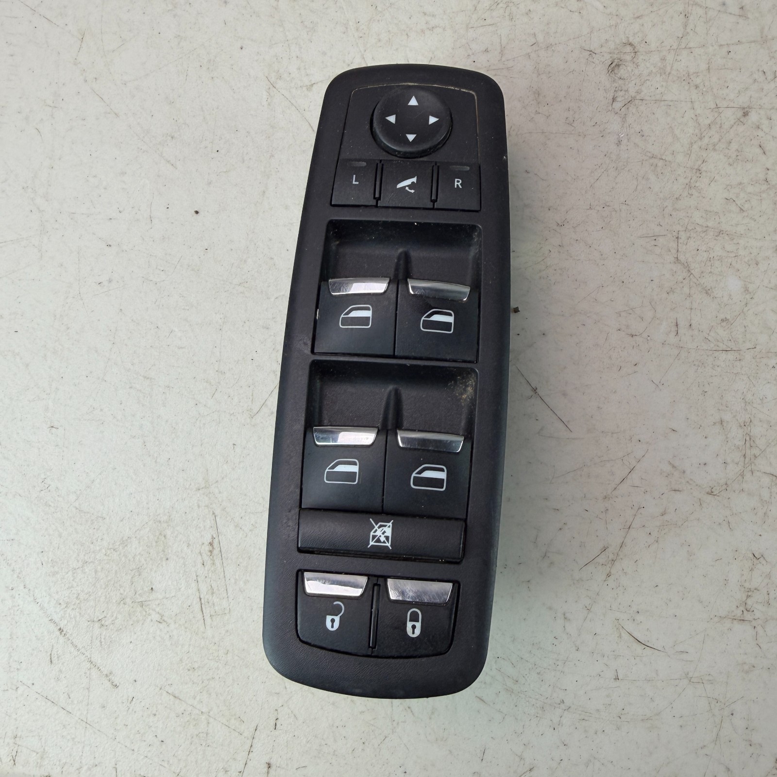 2017-2020 MASERATI LEVANTE FRONT LEFT DRIVER SIDE WINDOW CONTROL SWITCH 10034858