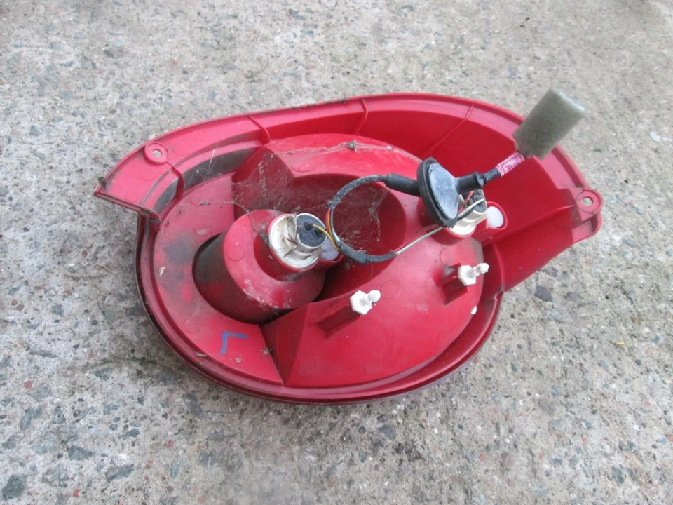 Chevrolet Matiz 2008 1,0 SE M200 pasajero luz trasera izquierda inc bombillas Foto 2 de 2