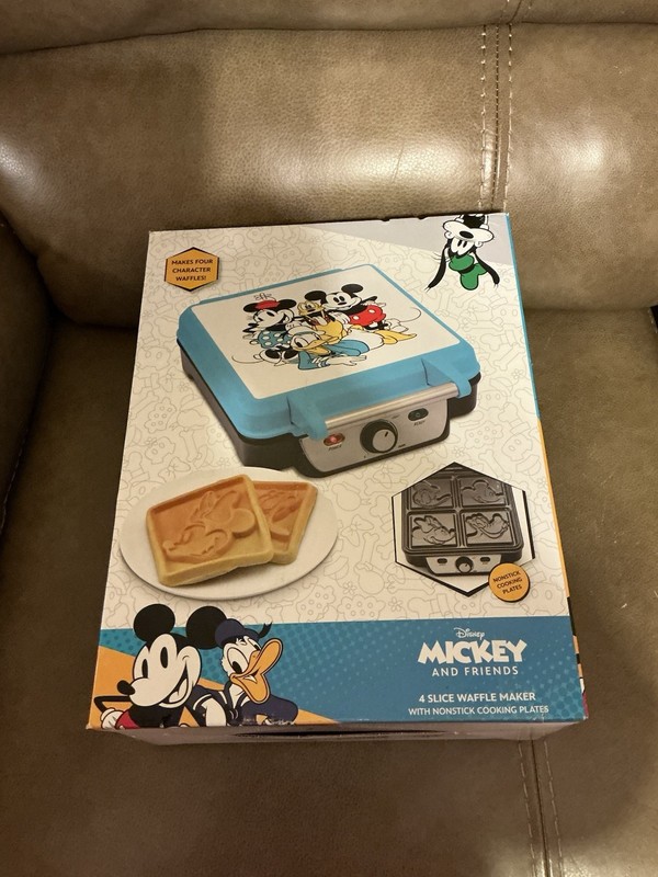 DISNEY'S MICKEY MOUSE, MINNIE MOUSE, DONALD DUCK AND PLUTO WAFFLE MAKER (NEW)