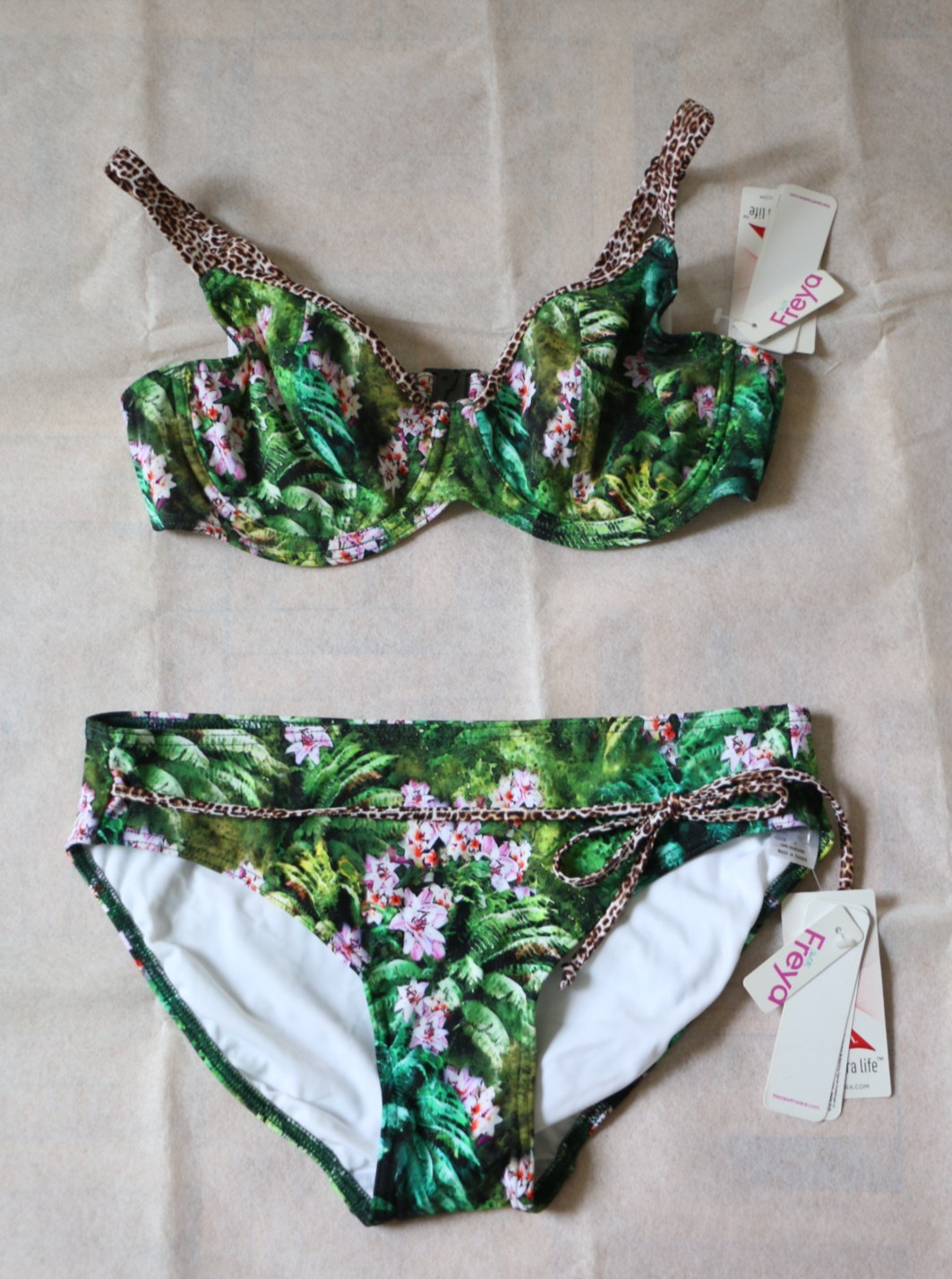 Freya Bikini Set  Bügel Oberteil 75 D / Bikinislip Gr.M Neu mit Etikett