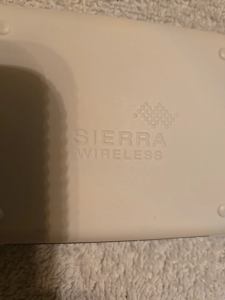 Módem punto de acceso WiFi Sierra Wireless AT&T AirCard (770S) 4G LTE.  ¡Con cargador! Foto 4 de 4
