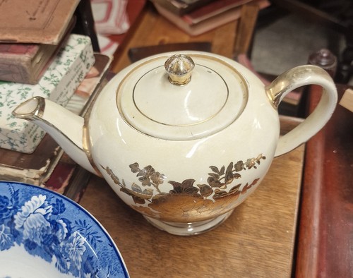 Vintage 1940s Sadler Gilt Floral Teapot, Cream with Gold Roses, Staffordshire (photo 4)
