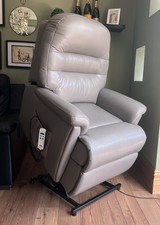 HSL LEATHER RISER RECLINER CHAIR, STANDARD SIZE DUAL MOTOR IN A LIGHT GREY