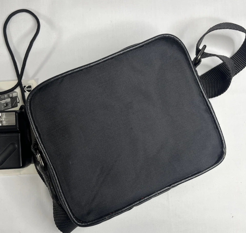 Estuche de transporte de nailon vintage de los años 80 negro + detalles rojos + Kodak K400 Foto 4 de 4