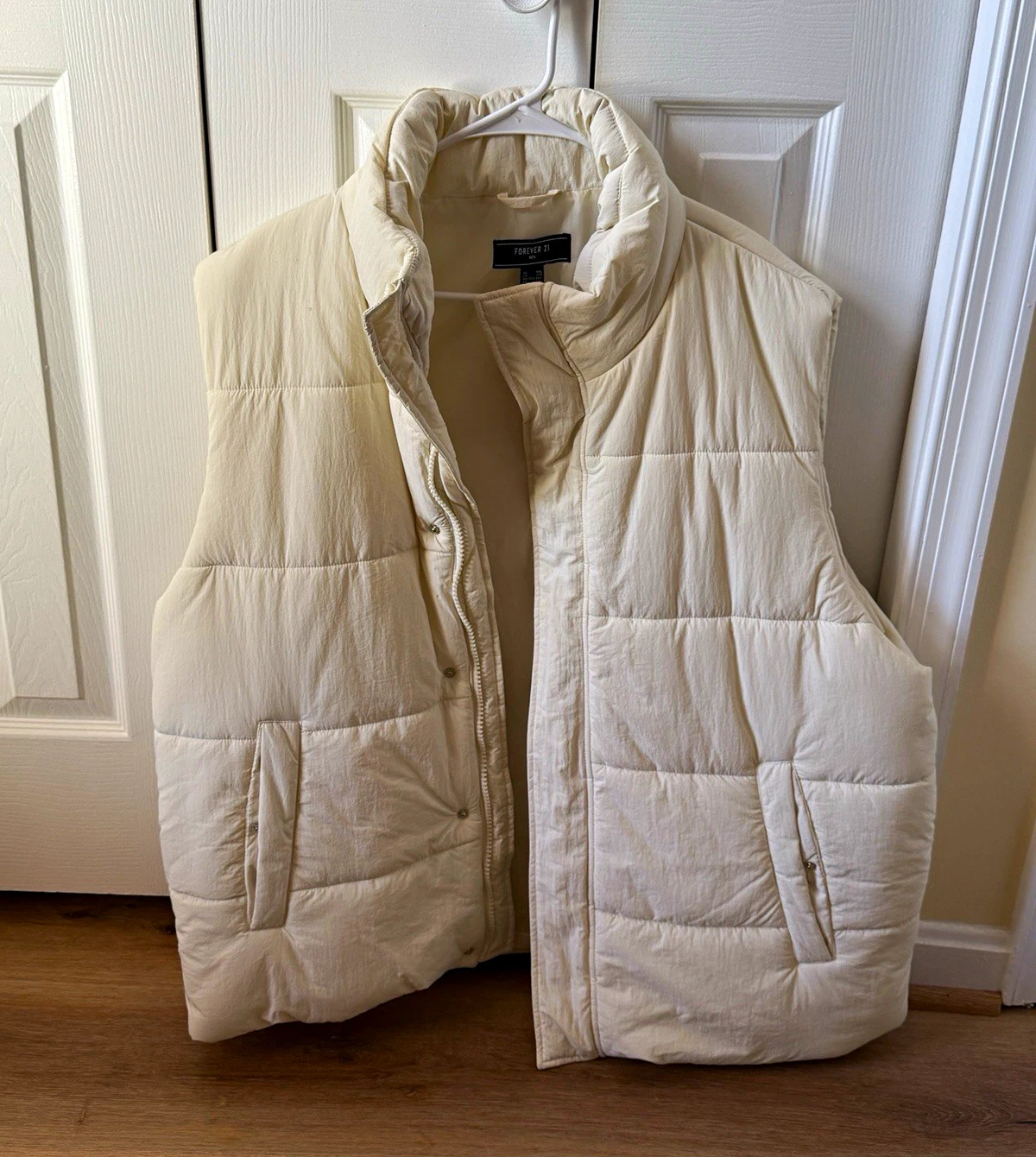 Forever 21 Men’s 2XL Beige Quilted Puffer Vest Pockets Zip/Snap Stand - product detail image 1