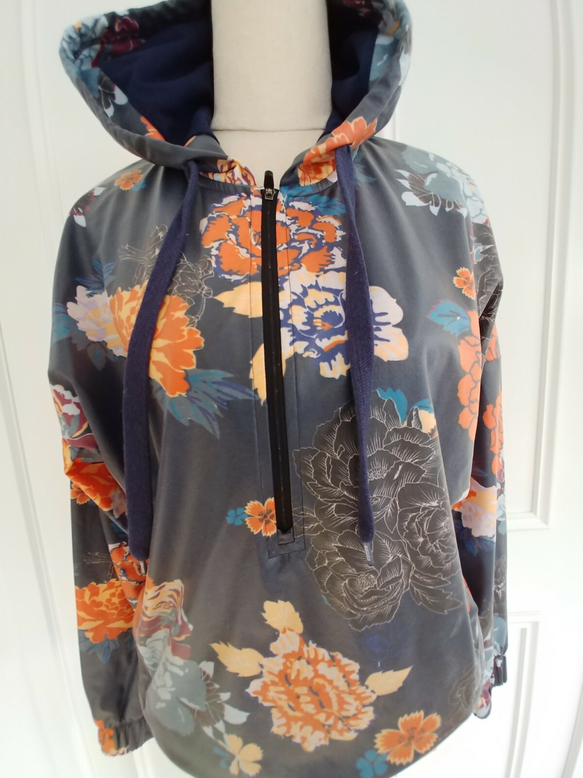 Bonds Size XS Ladies Windbreaker Floral 