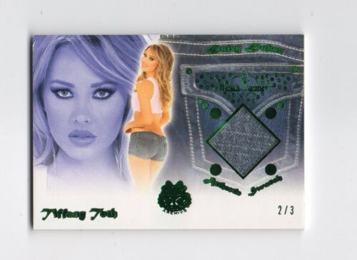 2023 Benchwarmer Emerald Archive Daizy Dukez swatch Tiffany Toth 2/3 green foil - Afbeelding 1 van 2
