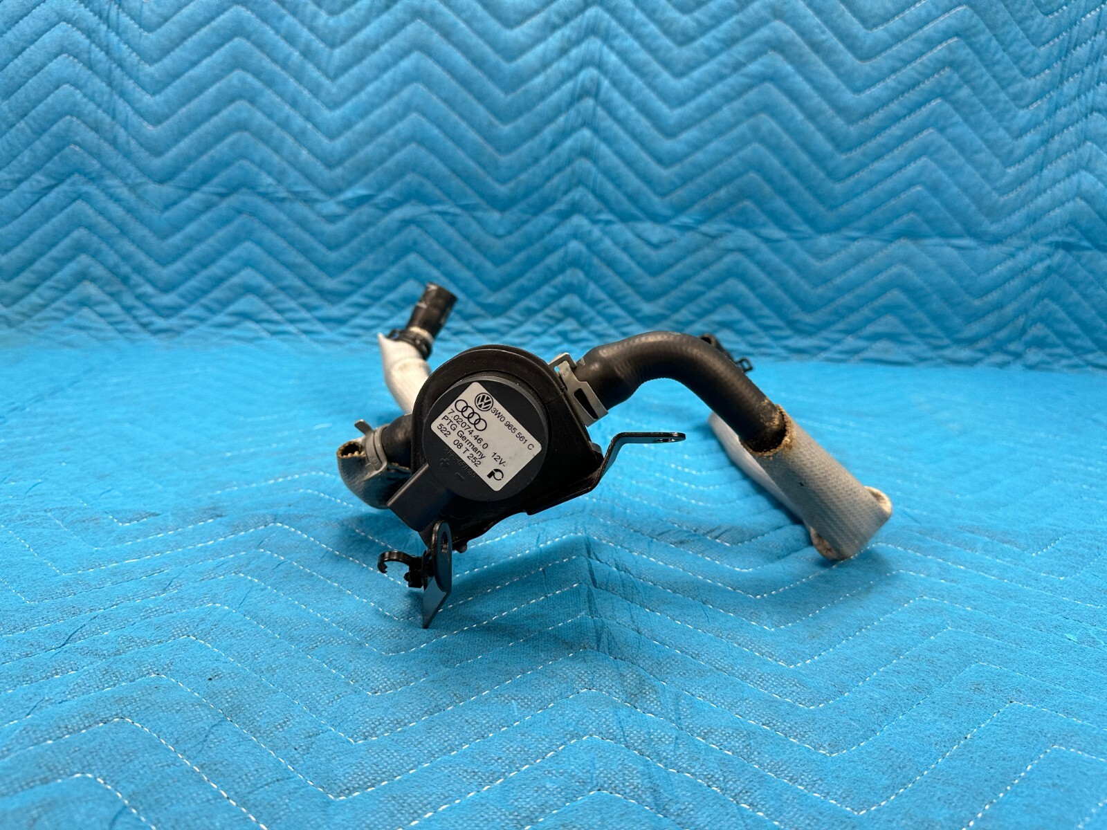 Bentley Flying Spur Rear Auxiliary Water Coolant Pump w/ Hoses 29k 2006-2012 OEM