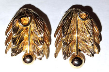 Vintage Shimmering Textured Gold Tone Feather Leaves Abstract Clip On Earrings