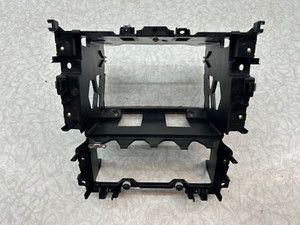 VW Golf 6 Radioschacht Einbaurahmen 5K0858089D