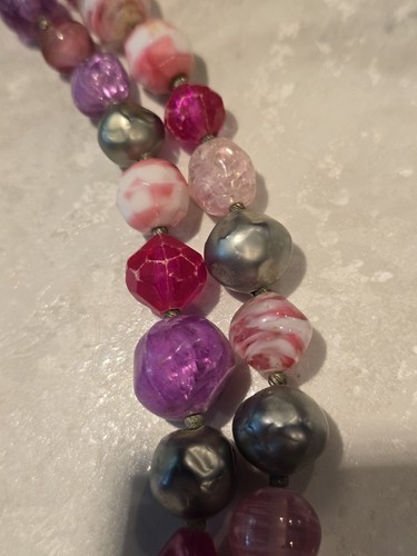 SOMBRERO CARNEGIE FIRMADO DE COLECCIÓN DOBLE HEBRA DE CUENTAS DE COLORES CON GRANDES DIAMANTES DE IMITACIÓN - Imagen 12 de 23