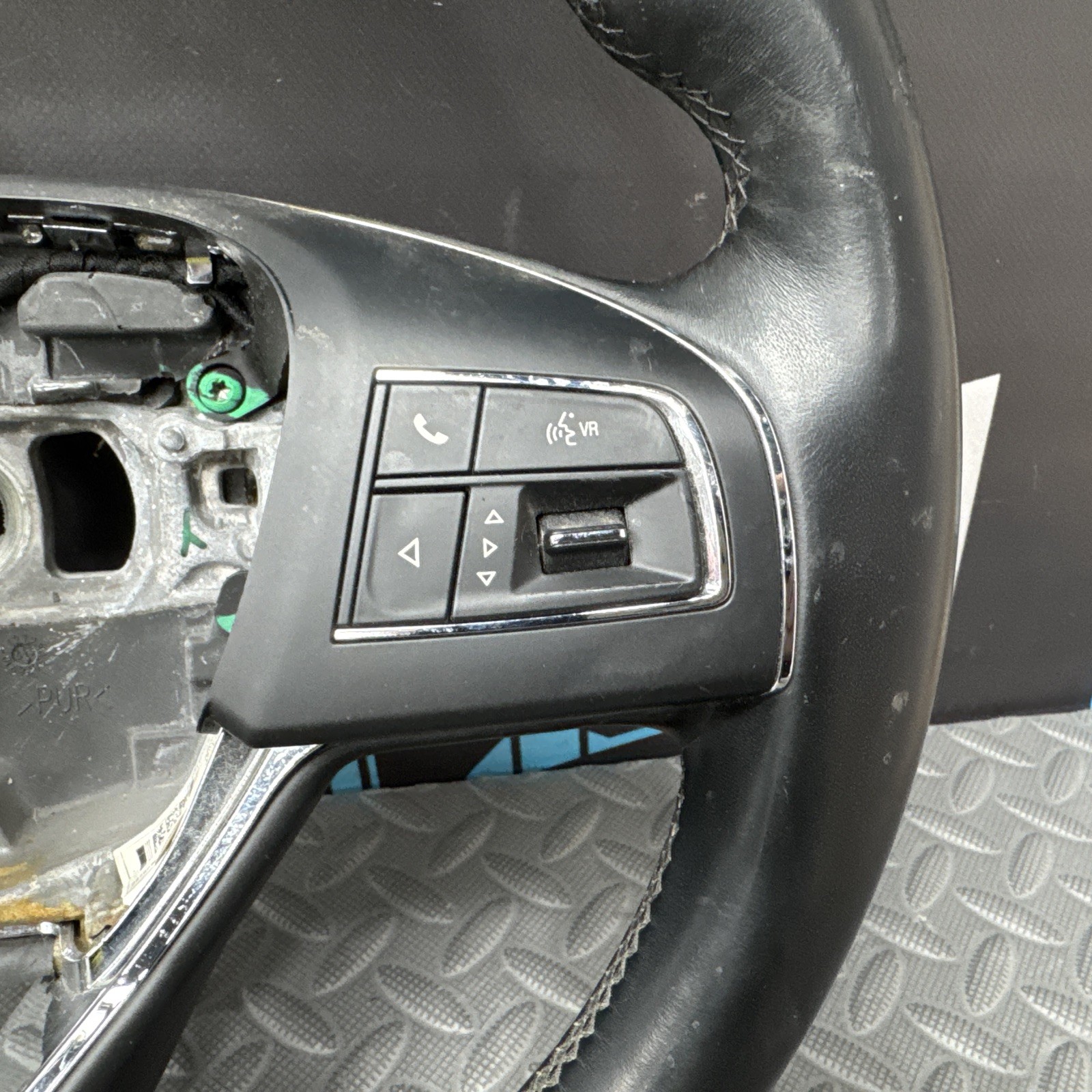 OEM 2014-2021 MASERATI GHIBLI STEERING WHEEL LEATHER W/ SWITCHES