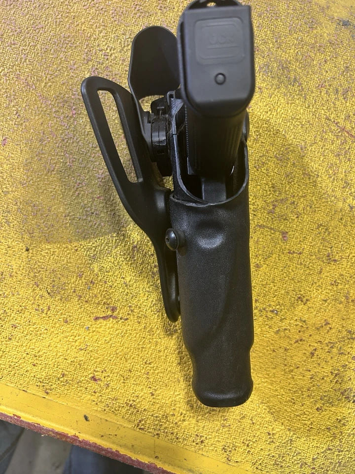 Safariland 6360 Lev3 STX Duty Holster Glock 17 22 w/ Light RH - Image 3 of 4
