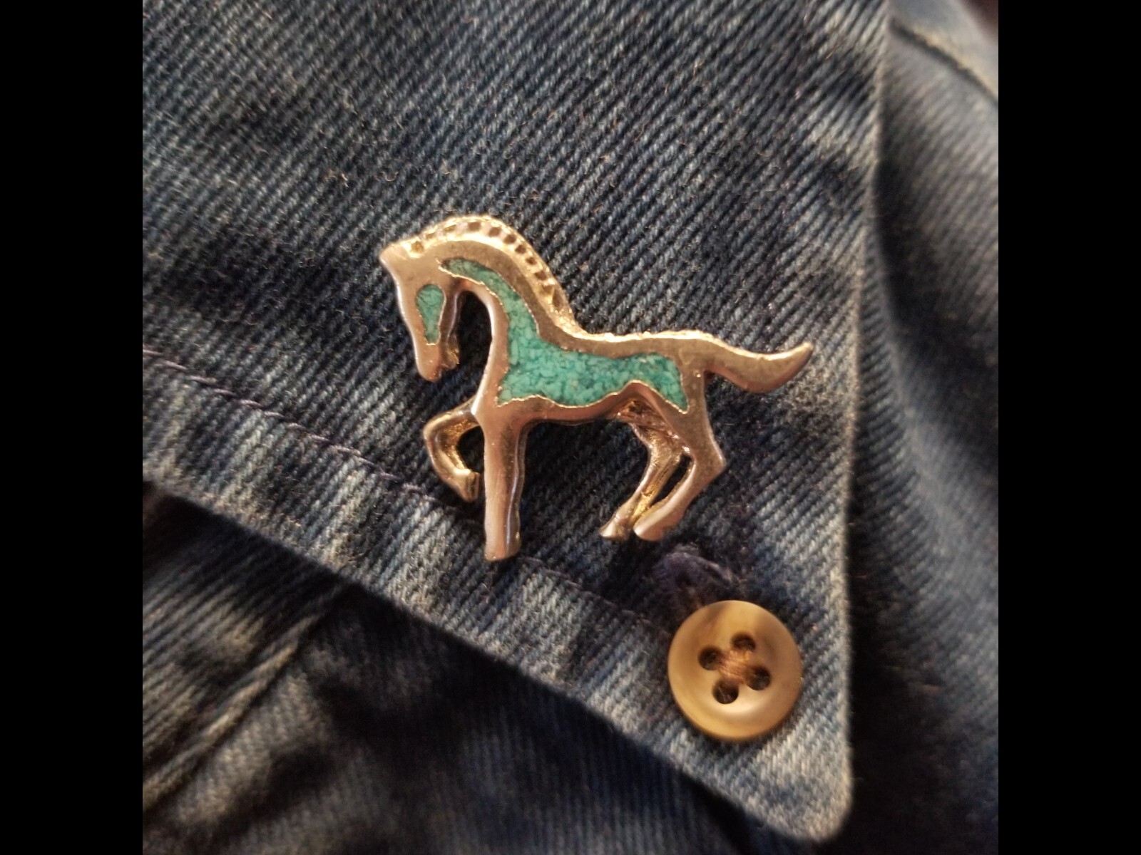 Arabian Horse Lapel Pin Crushed Blue Turquoise Inlay Silver Color *